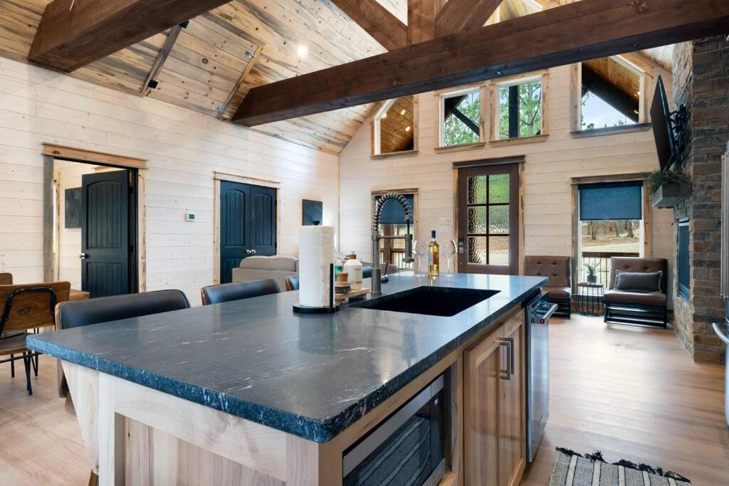 Lone Pine Lodge. Brand New! 2 Bedroom Luxury Cabin. Broken Bow Kültér fotó